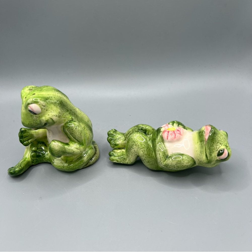 Go Together Ceramic Lounging In Love Frogs Salt And Pepper Shakers China - Picture 5 of 7